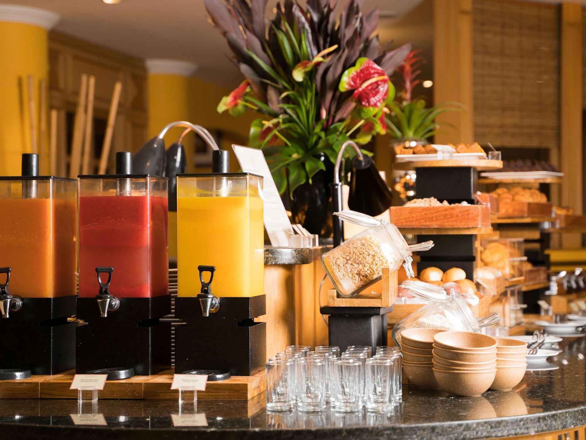 Grand Mercure Sao Paulo Ibirapuera Exterior foto A breakfast buffet